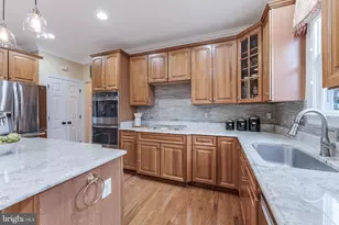 22876 Ashton Woods Dr, Brambleton, VA 20148 - Photo 17