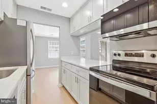 119 Westwick Ct, Sterling, VA 20165 - Photo 5