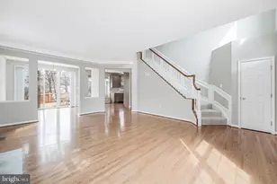 21765 Tottenham Hale Ct, Sterling, VA 20166 - Photo 5