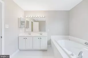 21765 Tottenham Hale Ct, Sterling, VA 20166 - Photo 33