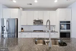 25429 Hartland Orch Ter, Chantilly, VA 20152 - Photo 19