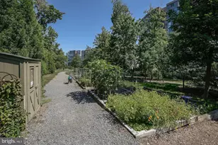 19355 Cypress Ridge Terrace, Leesburg, VA 20176 - Photo 25