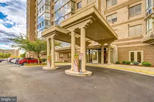 19355 Cypress Ridge Terrace, Leesburg, VA 20176 - Photo 5