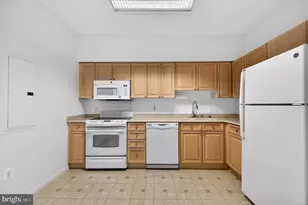 19355 Cypress Ridge Terrace, Leesburg, VA 20176 - Photo 17