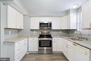 34 Palmer Ct, Sterling, VA 20165 - Photo 9