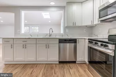 214 Leslie Ct, Sterling, VA 20164 - Photo 13