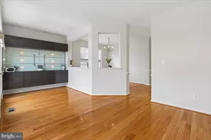 25324 Ashbury Dr, Chantilly, VA 20152 - Photo 3