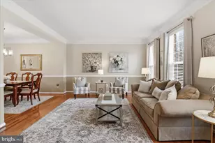 25524 Crossfield Dr, Chantilly, VA 20152 - Photo 3