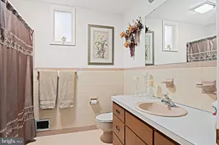 1398 S King St, Leesburg, VA 20175 - Photo 19