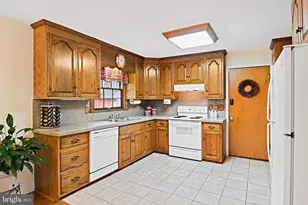 1398 S King St, Leesburg, VA 20175 - Photo 7