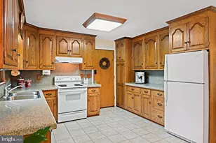 1398 S King St, Leesburg, VA 20175 - Photo 9