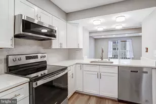 106 Charing Ct, Sterling, VA 20164 - Photo 3