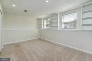 211 Amy Ct, Sterling, VA 20164 - Photo 17