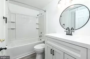 211 Amy Ct, Sterling, VA 20164 - Photo 15