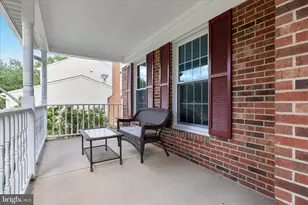 204 Pin Oak Ct, Sterling, VA 20164 - Photo 3