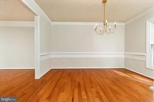 204 Pin Oak Ct, Sterling, VA 20164 - Photo 11