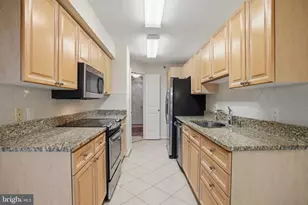 19385 Cypress Ridge Terrace, Leesburg, VA 20176 - Photo 11