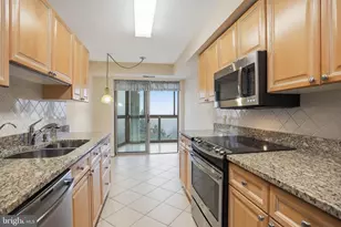 19385 Cypress Ridge Terrace, Leesburg, VA 20176 - Photo 7