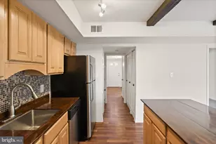 1041 Brixton Ct, Sterling, VA 20164 - Photo 15