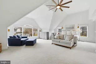 10172 Yorktown Way, Great Falls, VA 22066 - Photo 15