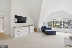 10172 Yorktown Way, Great Falls, VA 22066 - Photo 19