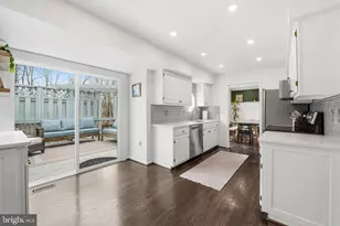 10172 Yorktown Way, Great Falls, VA 22066 - Photo 7