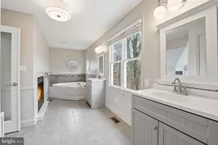 10172 Yorktown Way, Great Falls, VA 22066 - Photo 21