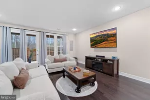 42244 Graves Mountain Ter, Chantilly, VA 20152 - Photo 3