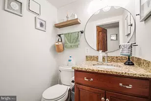 110 Almey Ct, Sterling, VA 20164 - Photo 17