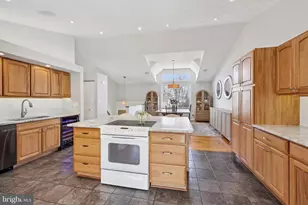 22216 Stablehouse Dr, Sterling, VA 20164 - Photo 13