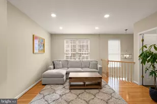 25213 Dunvegan Square, Chantilly, VA 20152 - Photo 5