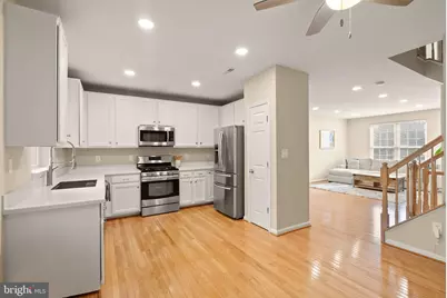 25213 Dunvegan Square, Chantilly, VA 20152 - Photo 9