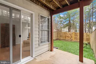 25213 Dunvegan Square, Chantilly, VA 20152 - Photo 35