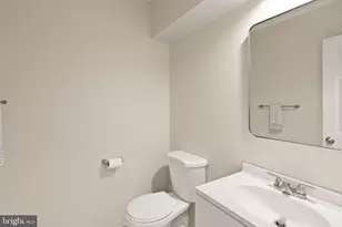 25213 Dunvegan Square, Chantilly, VA 20152 - Photo 31