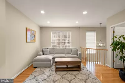 25213 Dunvegan Square, Chantilly, VA 20152 - Photo 5