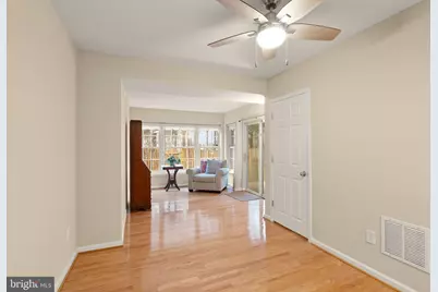 25213 Dunvegan Square, Chantilly, VA 20152 - Photo 29