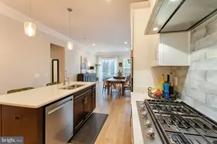 19006 Coral Reef Sq, Leesburg, VA 20176 - Photo 9