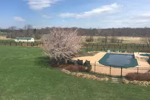 35550 W Greyfriar Dr, Round Hill, VA 20141 - Photo 3