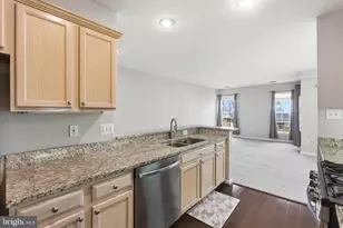 25300 Lake Mist Square, Chantilly, VA 20152 - Photo 13