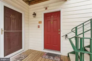 25300 Lake Mist Square, Chantilly, VA 20152 - Photo 3