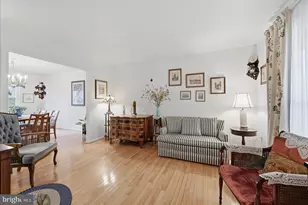 206 Cardinal Glen Cir, Sterling, VA 20164 - Photo 3