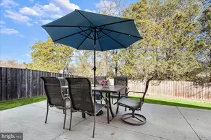 102 Evergreen St, Sterling, VA 20164 - Photo 33