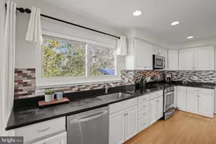 102 Evergreen St, Sterling, VA 20164 - Photo 15