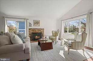 102 Evergreen St, Sterling, VA 20164 - Photo 3