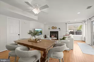 102 Evergreen St, Sterling, VA 20164 - Photo 11