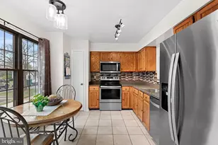 27 Haxall Ct, Sterling, VA 20165 - Photo 13