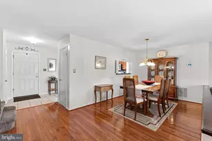 27 Haxall Ct, Sterling, VA 20165 - Photo 7