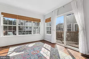 25462 Upper Clubhouse Dr, Chantilly, VA 20152 - Photo 9