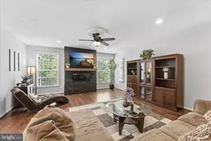 24618 Salmon River Pl, Aldie, VA 20105 - Photo 9
