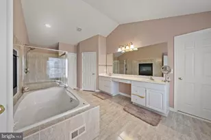 43774 Brownburg Pl, Chantilly, VA 20152 - Photo 5